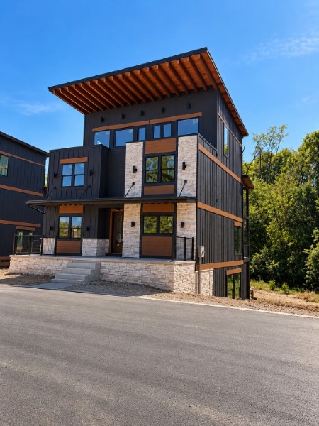 637 Summer Valley Way, Unit 9R-9